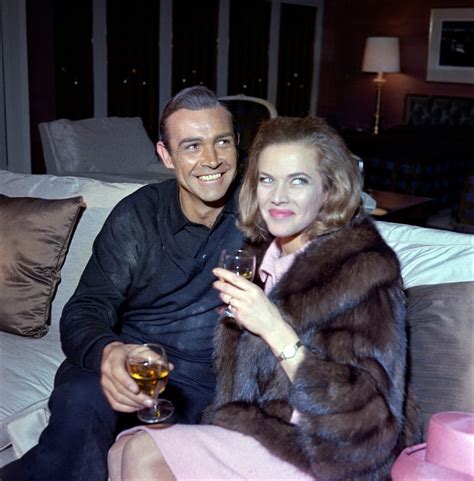 Brilliant Behind the Scenes Photos from the Bond Film ‘Goldfinger’